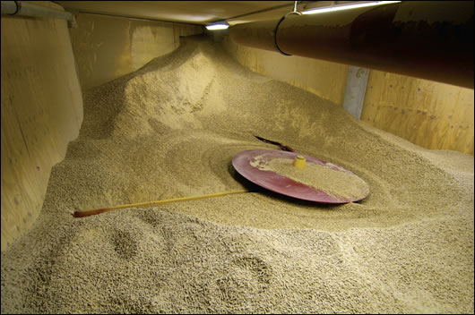 The fuel store with rotary feed system suitable for woodchip or pellet