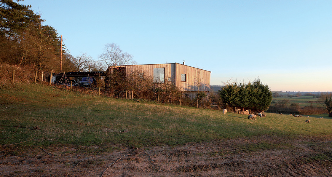 Stunning Someret house embraces light 01