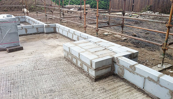 The ground floor features a course of Quinn Lite thermal blocks around the perimeter to tackle thermal bridging at the floor-to-wall junction