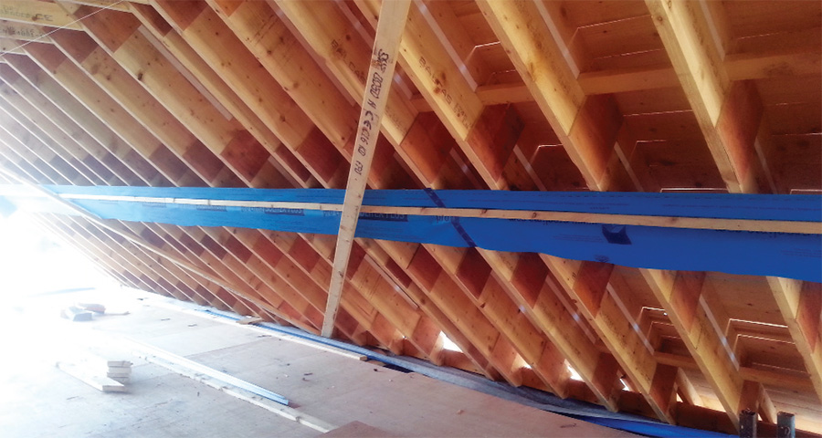 An airtightness strip detail in the attic with EPS thermal break installed on rafter