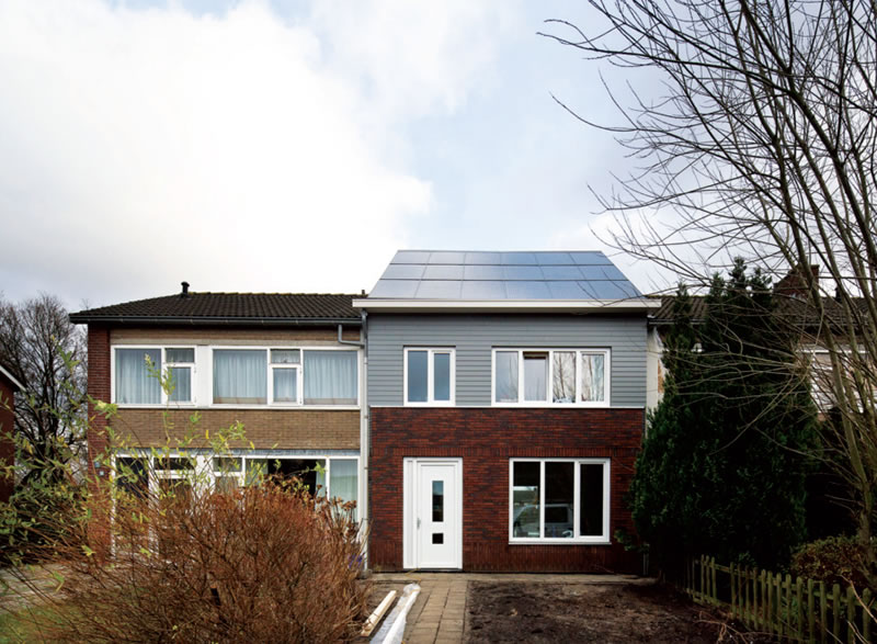 In the Netherlands, the Energiepsrong project is turning old terraced housing into modern net zero energy homes through the installation of new insulated external roof and wall panels that completely transform the properties
