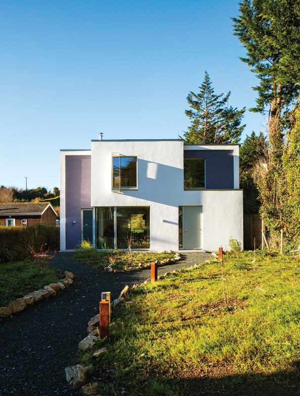 large windows and roof lights allow plenty of sunlight into the house, while also providing views of the garden and sky