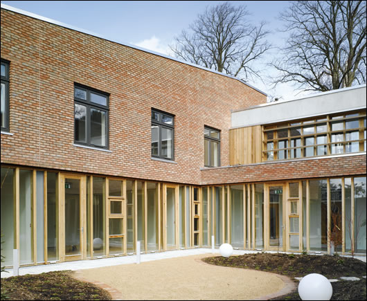 above) the design team required that visibility through courtyard glazing be unimpeded by structure and extensive glazing throughout takes full advantage of the southerly orientation;