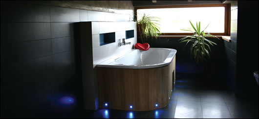 two rooms in one: LED lights transform the bathroom at night