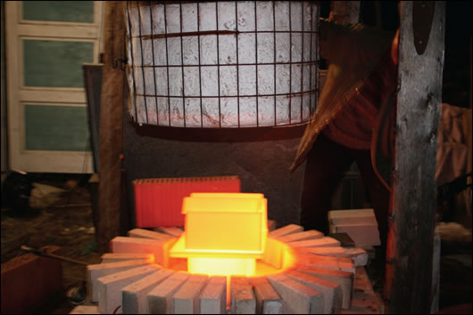 (above) the schamotte fire bricks of the kachelofen being fired; (below) the floor build up includes Fermacell slabs suspended on pedestals, and 160mm of Rockwool insulation