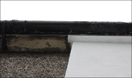 100mm of expanded polystyrene (EPS) insulation was installed externally on the front and back of the end-of-terrace house, giving the refurbished walls a U-value of 0.22 W/m2K. The EPS was finished externally with a fibreglass-reinforced cementitious render from Weber